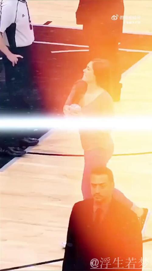 拉塞尔前女友与王哲林的扔毛巾对比,谁更“伤害”? 拉塞尔前女友与王哲林的扔毛巾对比,谁更“伤害”?