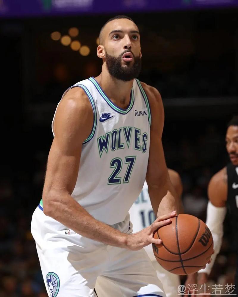 戈贝尔霸气表现，单场上演8次扣篮！森林狼官推报道