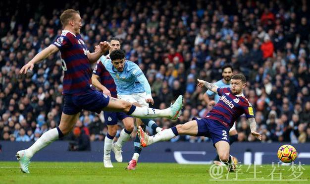 马尔穆什戴帽助曼城4-0横扫纽卡，重返英超前四，麦卡蒂建功